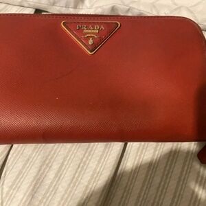 Prada wallet women. Condition is Pre-owned.